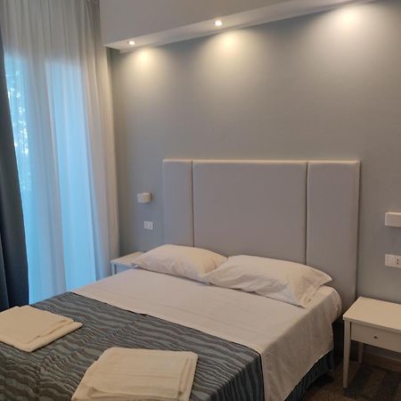 Hotel Caravel Park Римини Екстериор снимка
