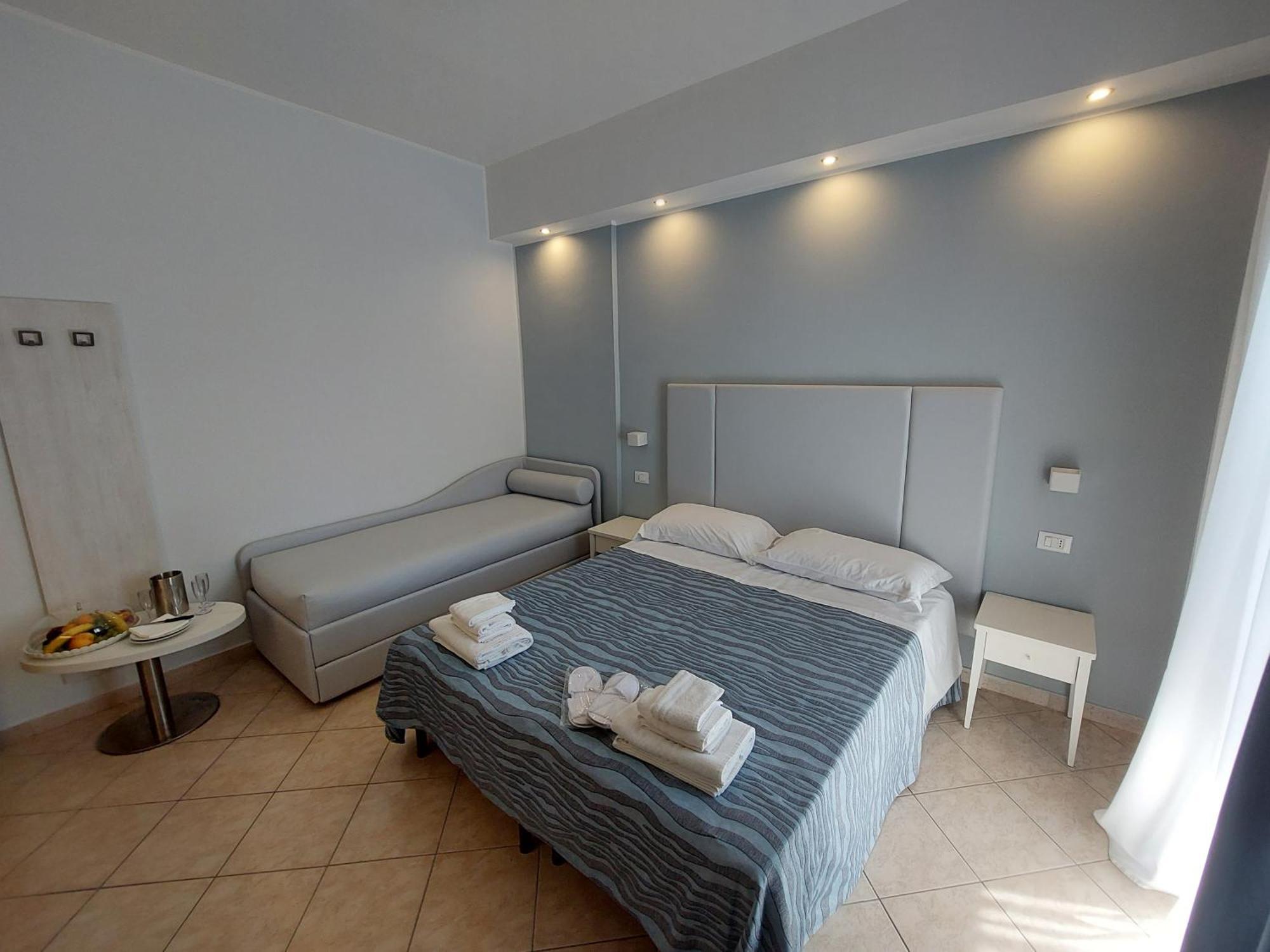 Hotel Caravel Park Римини Екстериор снимка