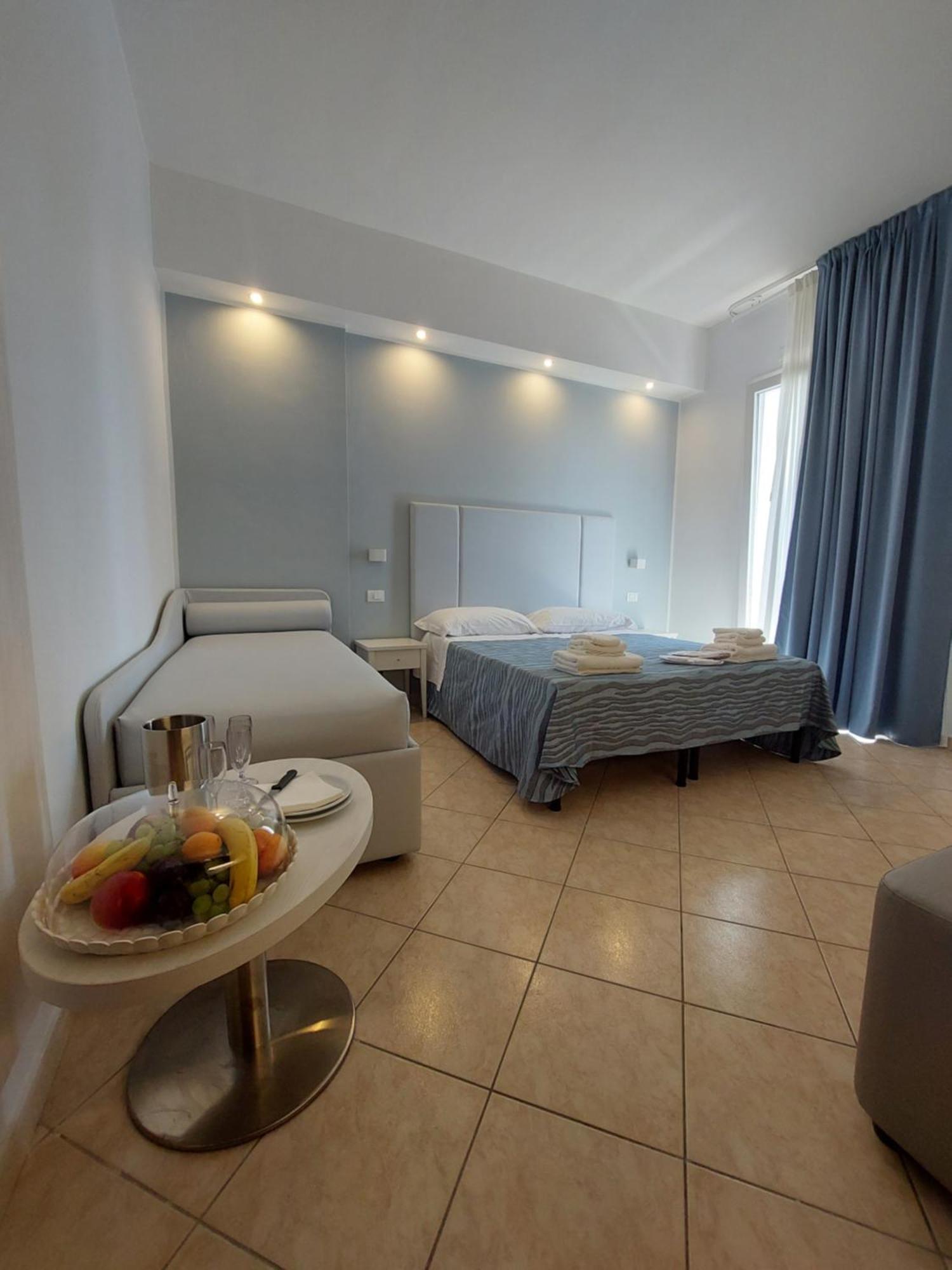Hotel Caravel Park Римини Екстериор снимка