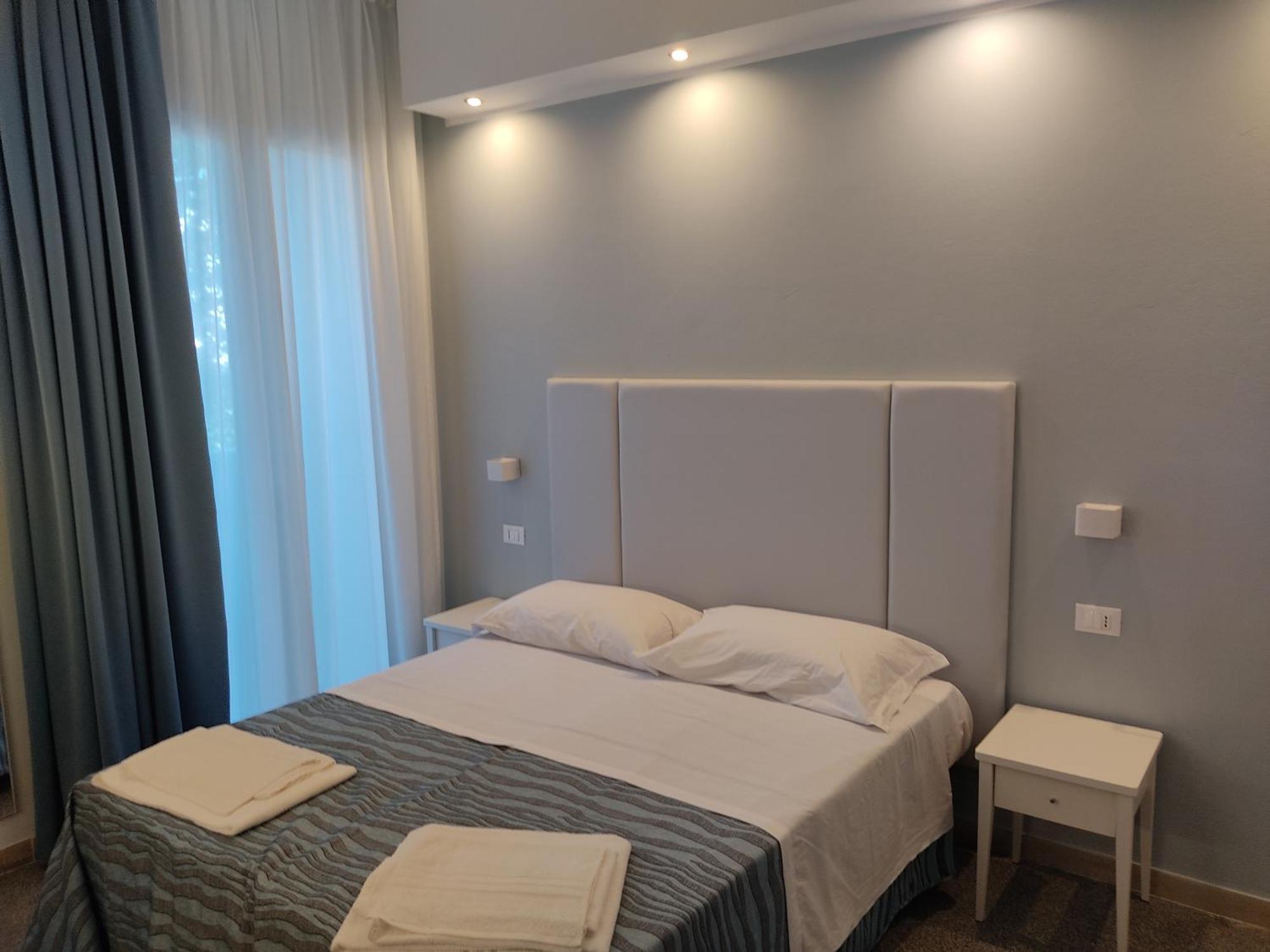Hotel Caravel Park Римини Екстериор снимка