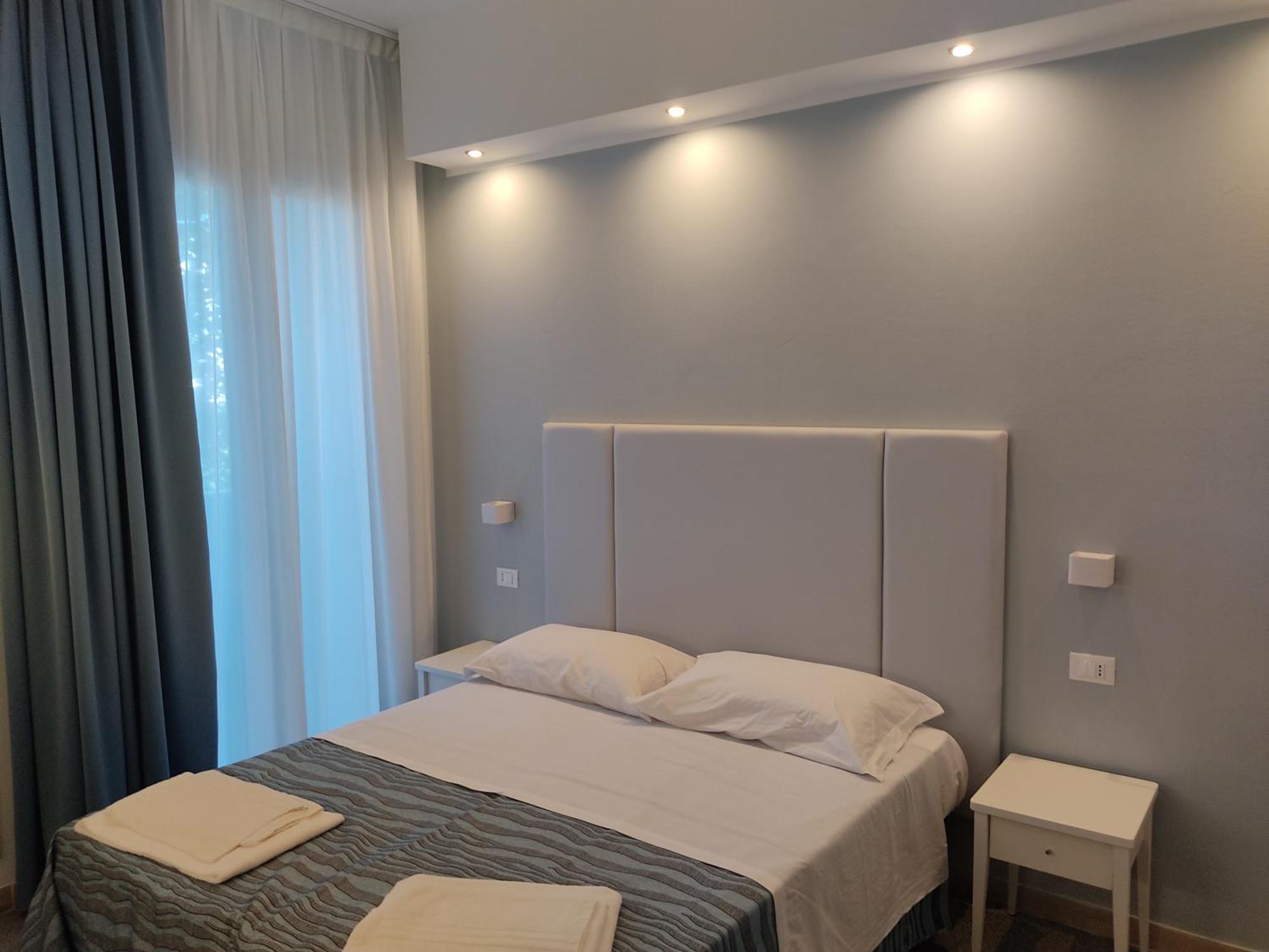 Hotel Caravel Park Римини Екстериор снимка