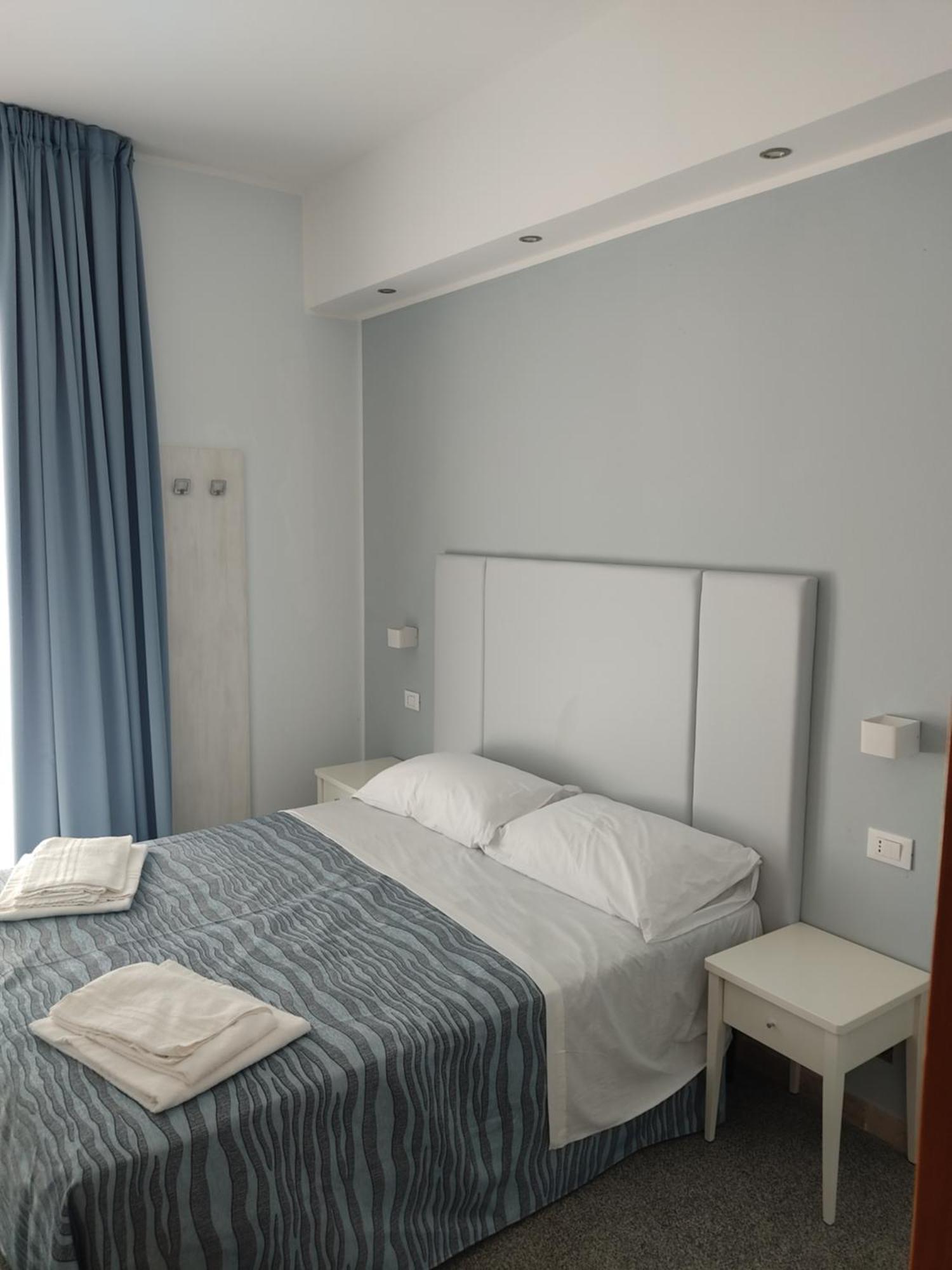 Hotel Caravel Park Римини Екстериор снимка